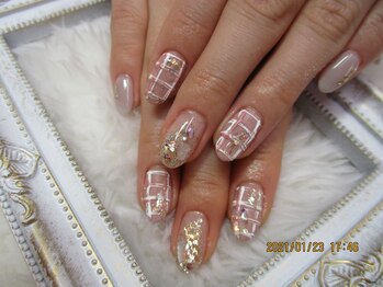 ピンクチェックネイル