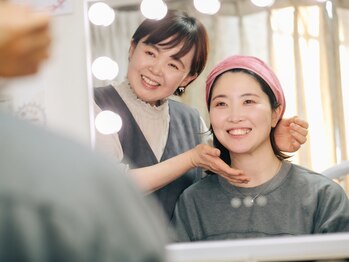 コナ(cona)の写真/【何歳からでもノーファンデ肌が続出中♪】次世代のスキンケア!短期施術でツヤ肌&シミしわもスピード改善★