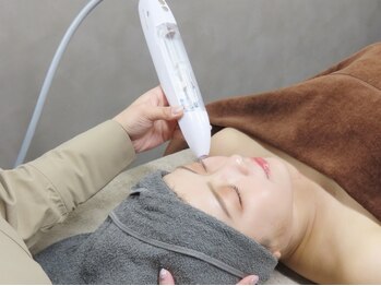フロラスキン 上野店(florasKIN)の写真/【エステ以上の施術】最先端機器『無針水光注入』で美肌菌活エキスを注入し、潤い満ちたプルつや美肌に！