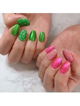 ブラン(blanc)/華やかアニマル柄ネイル