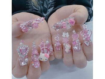 リンビューティー(Rin Beauty)の写真/1000色ある豊富なカラーから特別な日を更に彩るネイルを♪フォルムにもしっかりとこだわります！