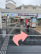 ビューティーアイラッシュ みのおキューズモール店/橋を渡ったら右に曲がります