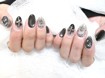 black moody nail