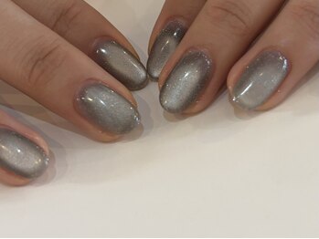 アンティム ネイル(INTIME nail)の写真/質感や色味次第で、シンプルでもグッとこなれた雰囲気に♪あなたにピッタリの似合わせカラーが見つかる☆