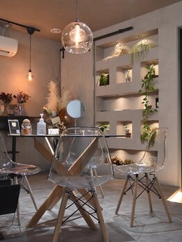 アンドブロウ 前橋(AND BROW)の写真/【メンズ専用】ストレートに立ち上げ、瞳の輝きを引き出す!夜22時まで営業のシックな隠れ家サロン★