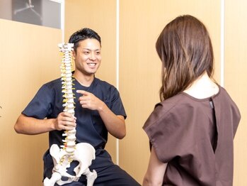 やくいん整骨院 薬院店の写真/姿勢や骨盤の歪みを整えて不調を根本改善！代謝UPや痩せやすい体づくりにも◎実力派整骨院の本気サポート！