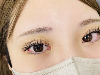 ニィ(NiY)/太さ0.2mmでパッチリなお目元に