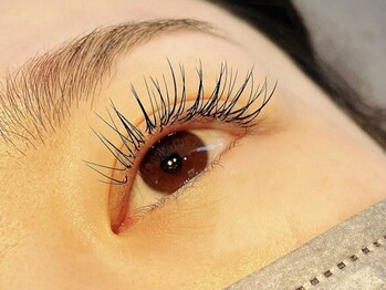 グロウ(Glow)の写真/まつ毛のお悩みをお持ちの方に！一本一本丁寧に施術するので、仕上がりに大満足♪メイク時間の短縮にも◎