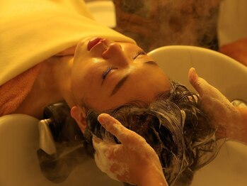 ハチジュウイチプラスワン(81+1)の写真/《頭浸浴導入サロン》"かけ流し×浸け込み"で叶える、新体感の炭酸泉に包まれる至福のスパ時間。