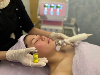 グロッシー(glossy)の写真/韓国発!『レモンボトル』で針を使わず脂肪分解小顔ケア♪脂肪によるたるみ改善◎二重顎/口横ポニョに効果的