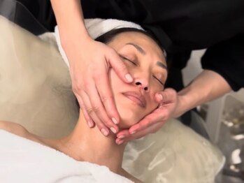 イヴトワエ(eiv Toi et A)の写真/【小顔矯正と頭蓋骨調整のWアクションで圧倒的な美小顔へ＊】＼結果重視の小顔矯正ヘッドスパ¥4000／