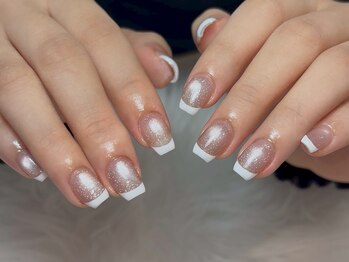 マグネット×白フレンチ