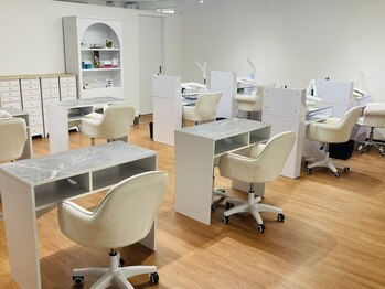 エクシア(ecxia)の写真/【ここに来ると心安らぐ】ネイルデビュー大歓迎！もっと早く来ればよかった、の声が絶えないアットホーム店