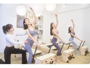 ハビット 池尻大橋店(Habit)の写真/ピラティスで浮腫みしらずの身体へ!本格的なマシンピラティスで身体の歪みを整え理想の美BODYへ導きます◎