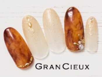 クアトログランシュ 青葉台(QUATRO×GranCieux)/上品べっ甲ネイル／8500円