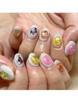 エスネイル(Snail)/おはじのようなジュエリーネイル