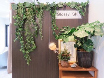 グロッシースキン(GlossySkin)/入口扉を開くと