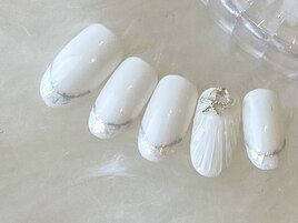 ホワイト×鱗ネイル