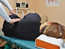 元喜整体の雰囲気（【２．痛みを通じ歪みを再認識】全身をほぐし痛みの原因を確認→）