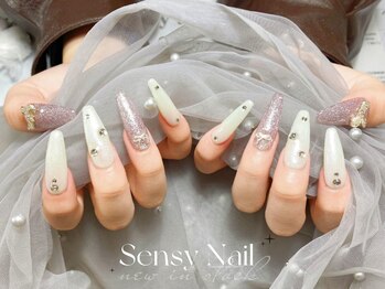 センシー ネイル スタジオ(Sensy Nail Studio)/2色長さ出しネイル + パーツ