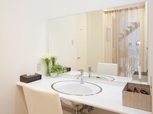 エル アース(L earth)/パウダールーム