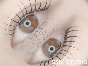 シーンスタジオ 小倉店(SSIN STUDIO)の写真/ぱっちり目元に！ご要望に沿って相談可能♪韓国風束感オーダーメイドまつ毛パーマ/パリジェンヌ¥4400