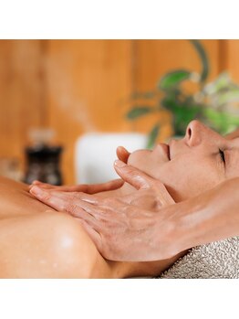 マウナロア/ロミロミ/リンパマッサージ