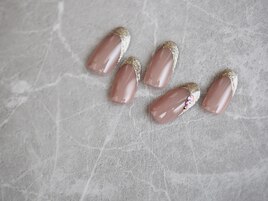 B.トレンドデザインネイルアート
