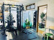 ワイズ パーソナル アンド ヘルス 目黒店(Y's Personal&Health)の雰囲気（広々とした個室トレーニングエリア◎）