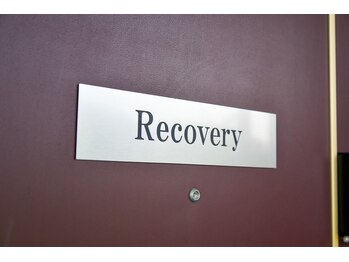 アジャスト(Adjust)/玄関ドア「Recovery」が目印★