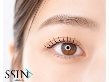シーンスタジオ 浦安店(SSIN STUDIO)の写真/モチが良く高コスパ◎【ダメージレス☆まつ毛パーマ¥4,400】根本からグイッと&愛されカールで可愛らしく！
