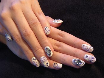 オーロラ(AurorA)/３Dフラワー×ビジューネイル