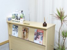 悠々整体院の雰囲気（【カウンター】癒し効果のあるメダカを置いてます。）