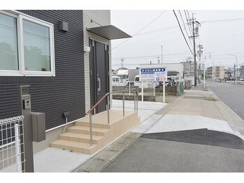 かわい鍼灸院/サロン玄関前