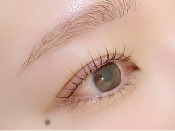 サロン エクラ(salon eclat)の写真/目、まつ毛に負担を掛けない施術をご提案☆自然な付け心地とモチの良さで理想の目元に♪