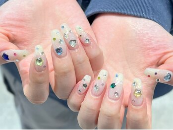 コム 草加マルイ店(com by neolive)の写真/トレンドの韓国系デカパーツ・ビジュー・キャラクターパーツなど多数ご用意♪推し活やイベントにも◎