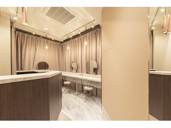 レイ 福岡天神店(Rey)/眉毛/【内装】パウダールーム