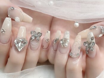 アミスネイル 渋谷店(amisnail)の写真/【トレンドデザイン×美フォルム】モチの良さに定評あり！ブライダルネイルやイベントネイルにも★