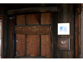 ソール ウタ(So`l/Uta)/木の扉に２つの看板が目印★