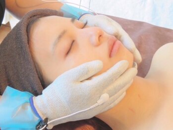 カレント(current)の写真/フェイスの筋膜リリース！むくみ・タルミを改善し小顔も叶えてくれる♪美しいフェイスラインに◎◎◎