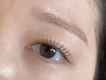垢抜ける眉毛デザイン/まつ毛パーマ/まつエク La:ciel ラシエル箱崎店の写真/ビューラーのような仕上がりの<まつ毛パーマ>が大人気★まつ毛に優しいパーマ液で負担少なくモチの良さUP♪