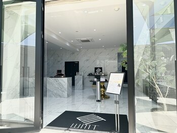 クラウドエステ 本店/清潔感溢れる店内