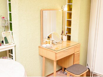 サロン ド フルール/ドレッサー