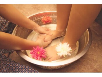 ワイガーデン 池袋店/マッサージ前はフットバス