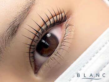 アイラッシュサロン ブラン 新瑞橋駅前店(Eyelash Salon Blanc)の写真/【人気No1★まつげパーマ】パリジェンヌでまつげを最大限長見せ☆束感仕上げも◎上下マツパで中顔面短縮♪