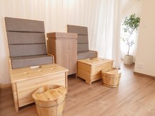 ヨモ 森下清澄白河店(YOMO)の雰囲気（自然光と木の温もりに包まれる空間。心も体も解きほぐすひととき）