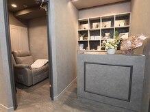 落ち着いた色味のシックな空間で心休まりにいらしてください♪