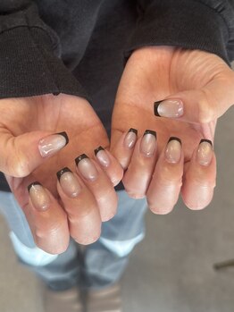 ワイプラス(Y + plus)の写真/オフィスでもさりげなく上品に見える指先へ☆普段使いしやすいワンポイントアート,フレンチも◎