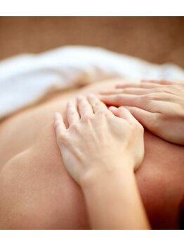 路地裏のエステ 三宮/ホットオイルで体の芯まで温める