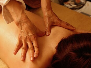 ゴカイ(Gokai)/首、肩、背中に特化したケア